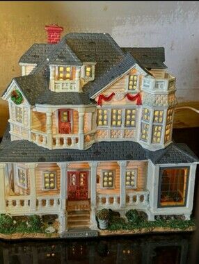 Ocean Crest Bed And BreakfasHoliday Lighted Victorian House